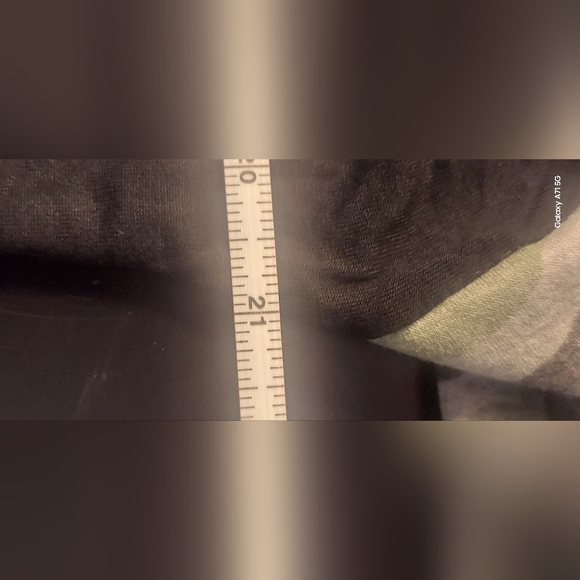 ! HoneyMe  Criss Criss Neckline Camo sleeved  top, medium - Picture 7 of 8